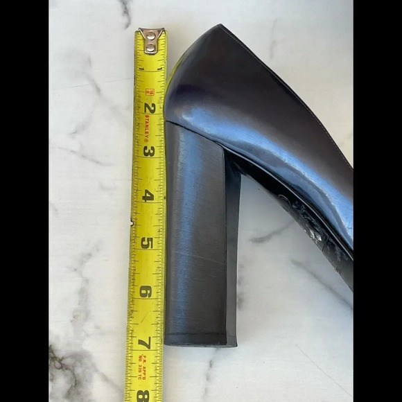 Gucci gray/black heels size 10B - Picture 11 of 11